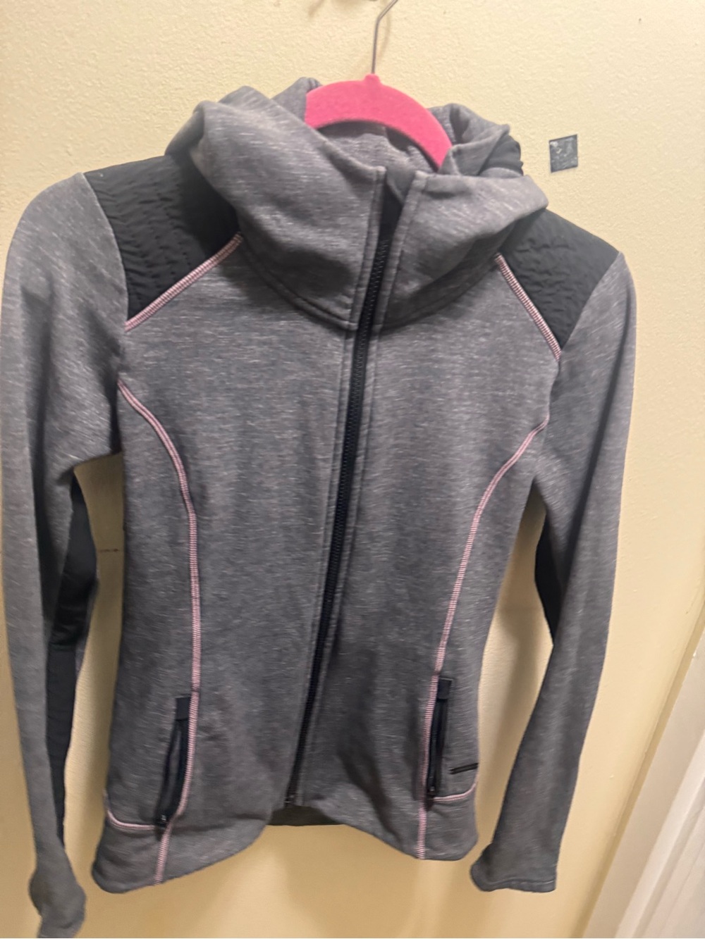 Women’s gray heathered Athleta Stronger full-zip hoodie w/pink stitching size XS